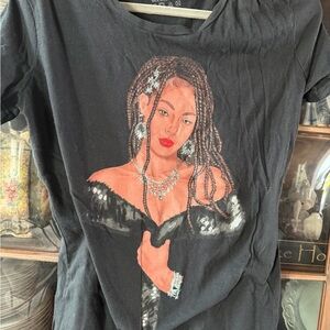 Stylish Black Graphic Women's Tee